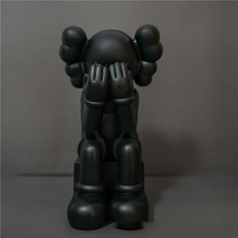 Figurine Passing Through Harbour City Toy Statue (PVC)